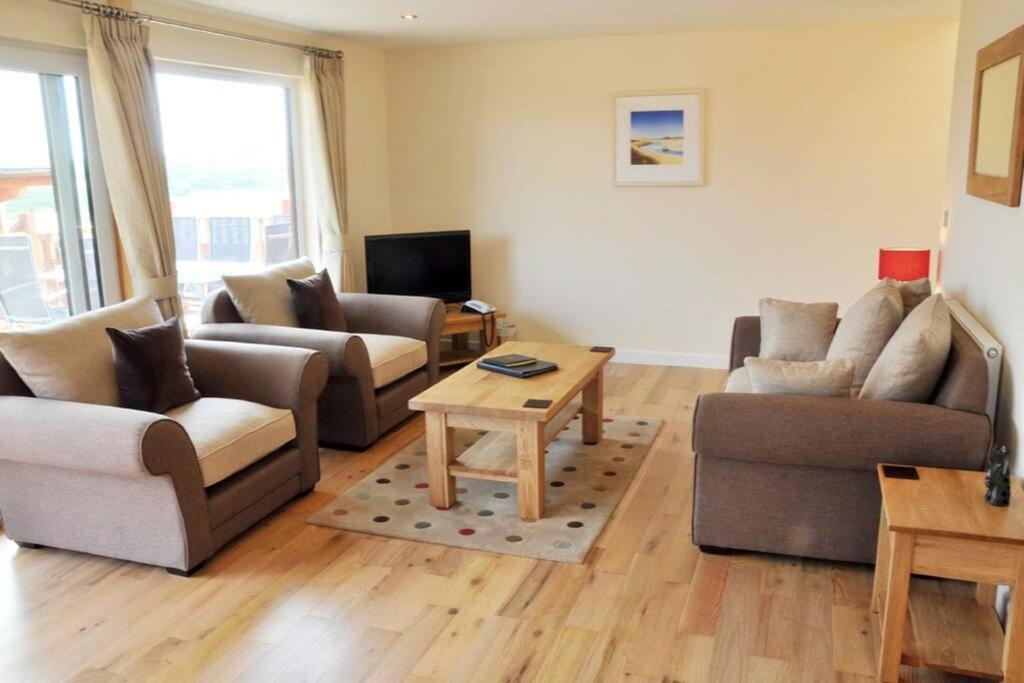 Skylark Sleeps 8 Private Hot Tub & Dogs Welcome Nr Padstow, Resort Pool Bar & Watersports St Columb Major Exterior photo