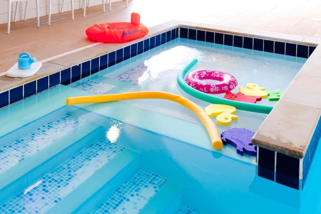 Skylark Sleeps 8 Private Hot Tub & Dogs Welcome Nr Padstow, Resort Pool Bar & Watersports St Columb Major Exterior photo