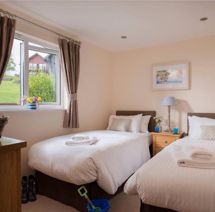 Skylark Sleeps 8 Private Hot Tub & Dogs Welcome Nr Padstow, Resort Pool Bar & Watersports St Columb Major Exterior photo