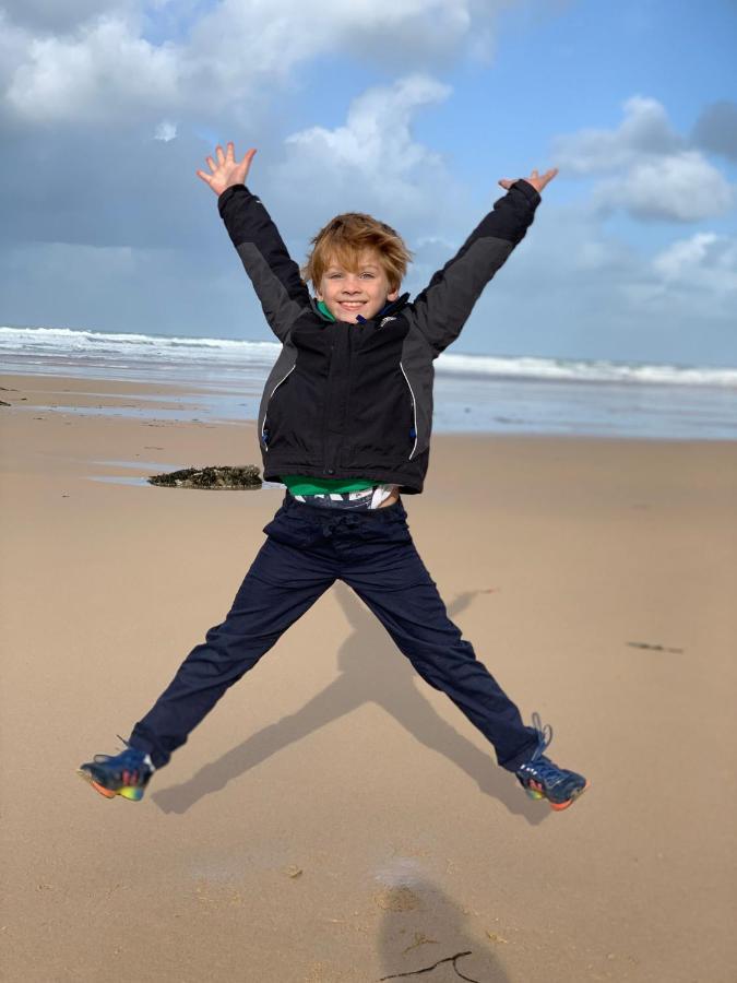 Skylark Sleeps 8 Private Hot Tub & Dogs Welcome Nr Padstow, Resort Pool Bar & Watersports St Columb Major Exterior photo