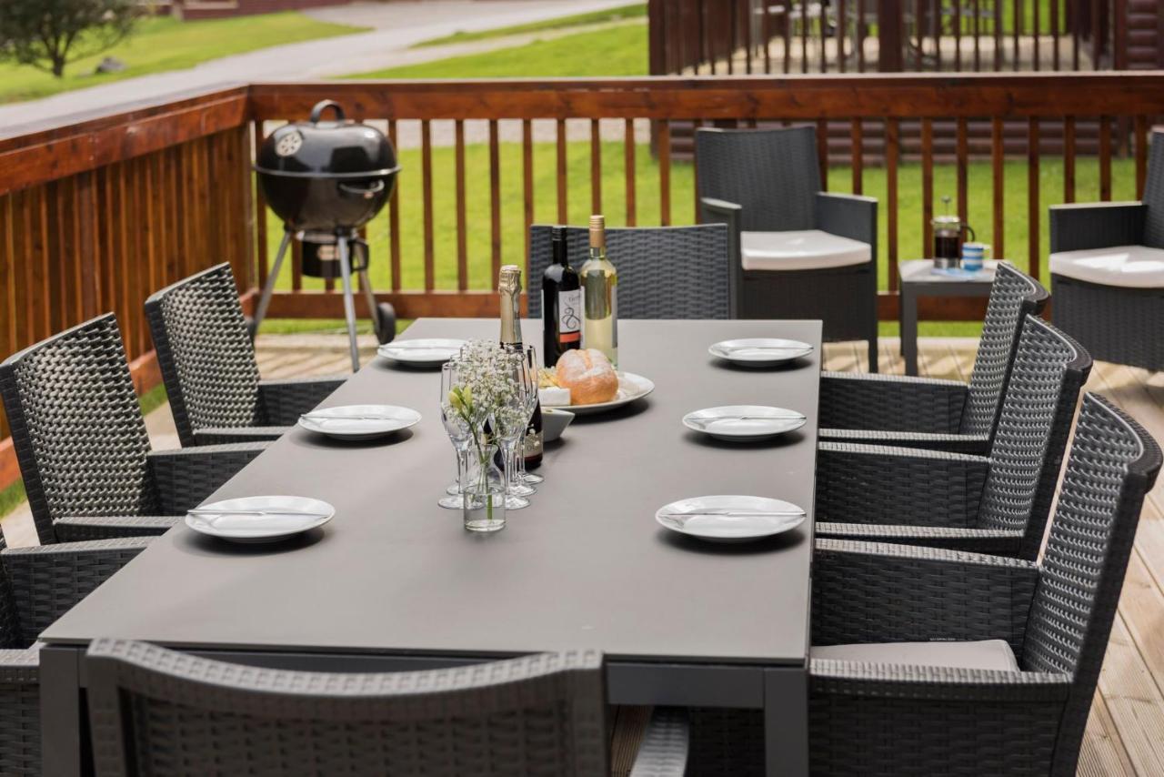 Skylark Sleeps 8 Private Hot Tub & Dogs Welcome Nr Padstow, Resort Pool Bar & Watersports St Columb Major Exterior photo