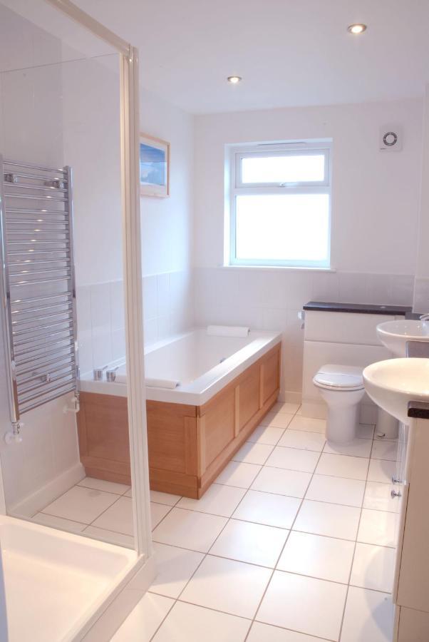 Skylark Sleeps 8 Private Hot Tub & Dogs Welcome Nr Padstow, Resort Pool Bar & Watersports St Columb Major Exterior photo